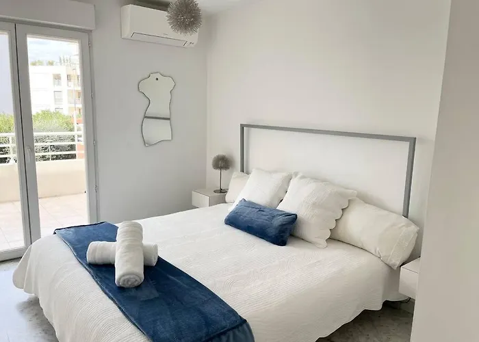 Modern Condo W Terrace 250M From Beach & Pool