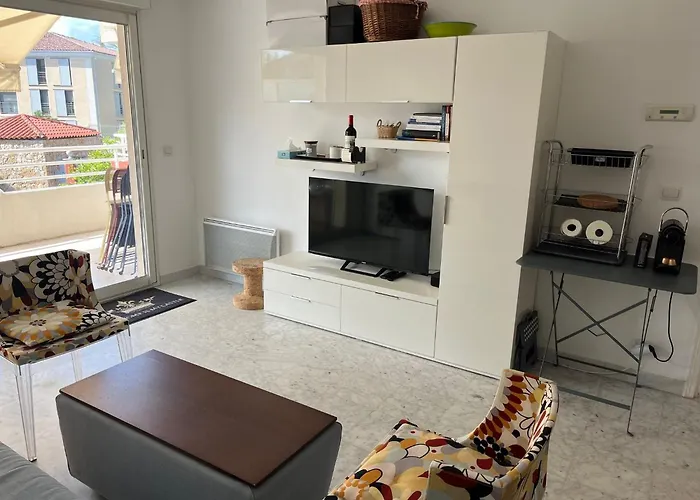 Modern Condo W Terrace 250M From Beach & Pool